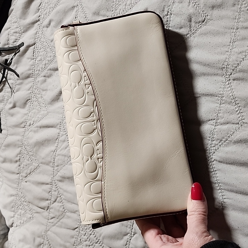 Dinky Coach Handbag In Chalk White - Picture 9 of 9